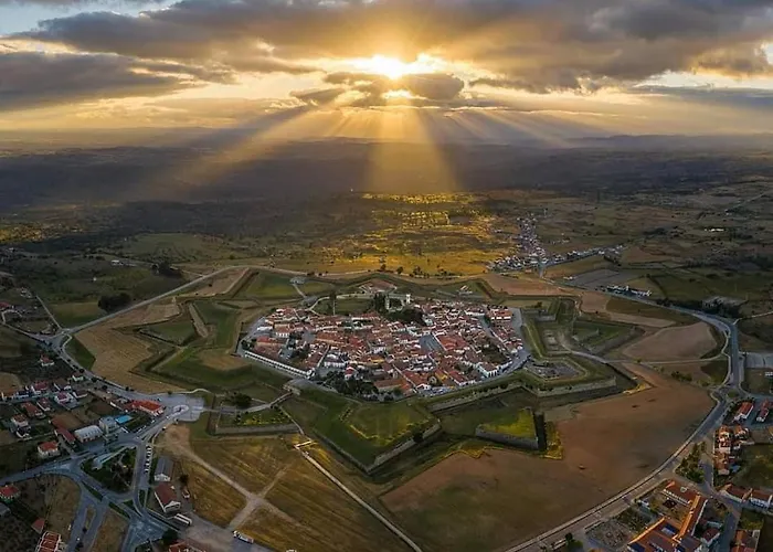 Casa Portas Da Cruz * Almeida